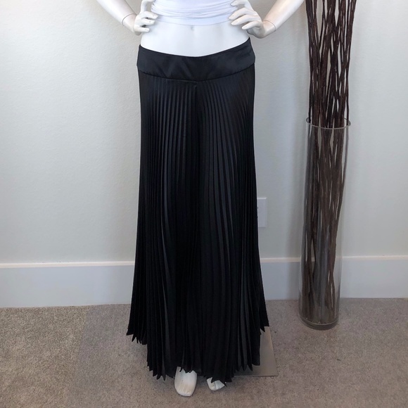 SOLD Dominique De Sentino | Pleated Palazzo Pants - Picture 2 of 7